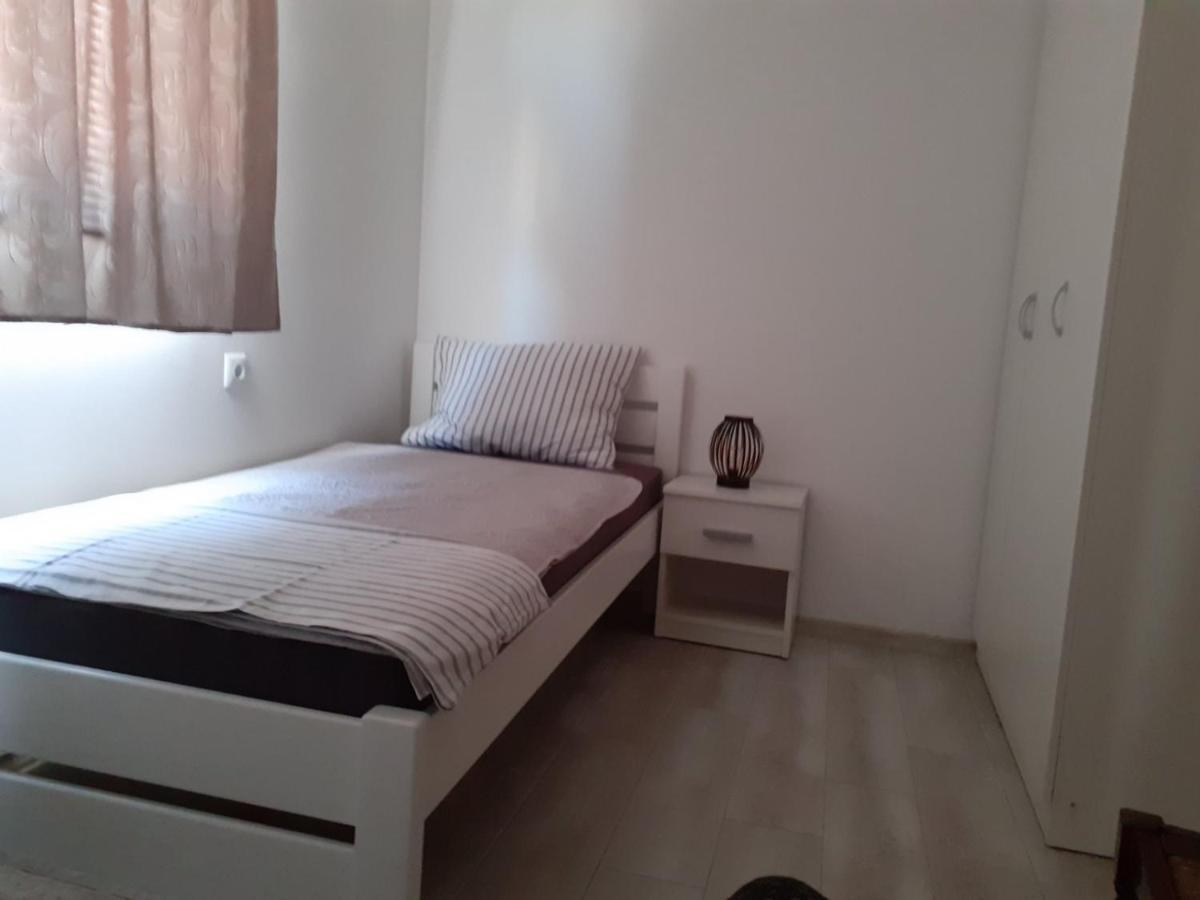 Apartmani Grumf ゴルニ・カリン エクステリア 写真